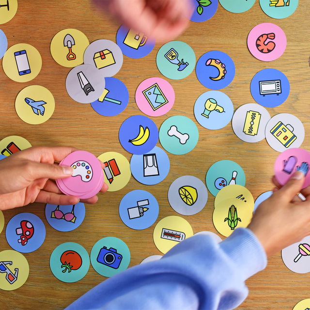 Don't Grab That Game by Pikkii gameplay close up of hands grabbing item cards